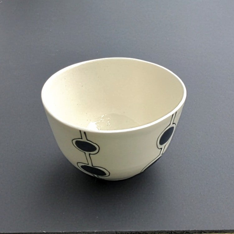 Modern Design pottery serving bowl by Juliet Promnitz, side view