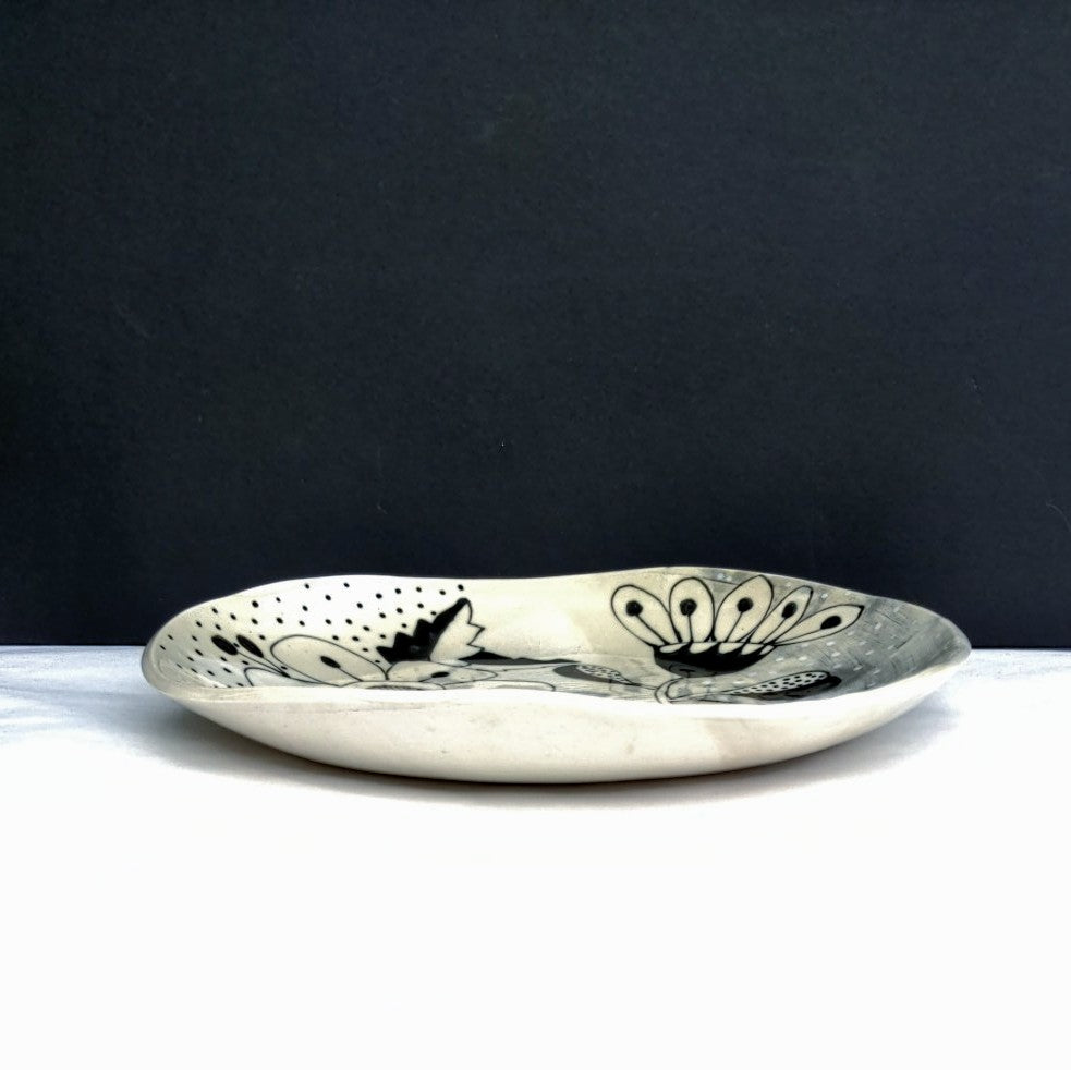 edge view of One of a kind black and white designer plate by Juliet Promnitz