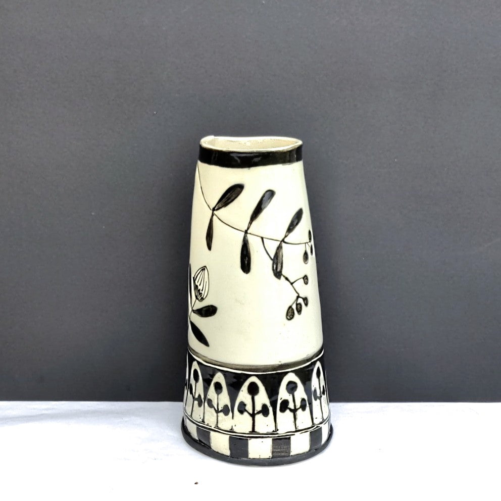 Graphic hand painted design pottery vase by Juliet Promnitz view 4