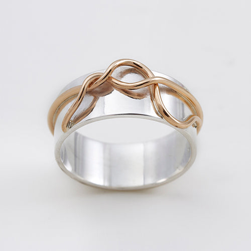 Remember Ring in sterling silver with  14 karat gold accents, handcrafted jewellery by Lynda Constantine, made in Canada